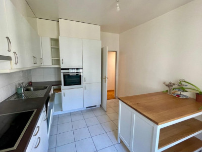 A louer: Bel attique de 2 chambres à coucher aux Eaux-Vives image 7