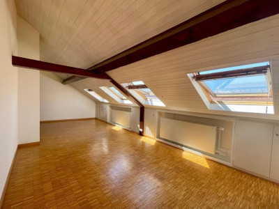 A louer: Bel attique de 2 chambres à coucher aux Eaux-Vives image 3