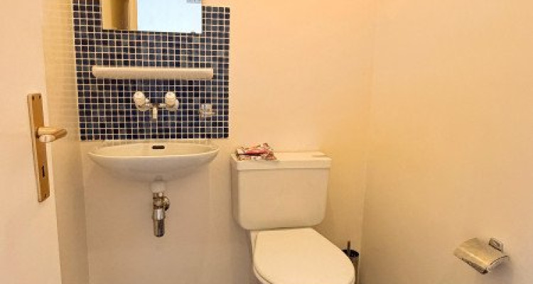 A louer: Bel attique de 2 chambres à coucher aux Eaux-Vives image 9