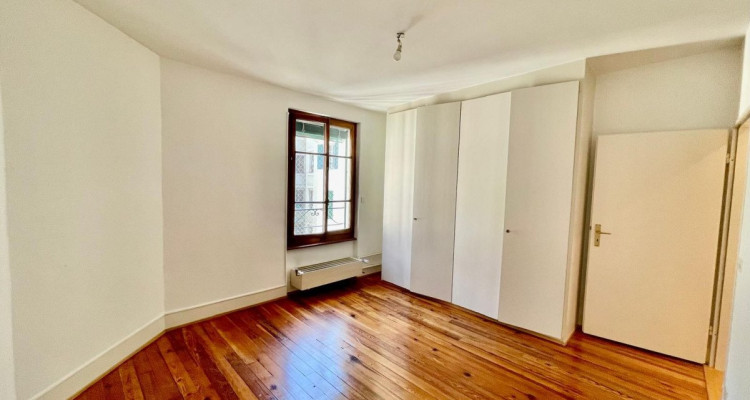 A louer: Bel attique de 2 chambres à coucher aux Eaux-Vives image 10