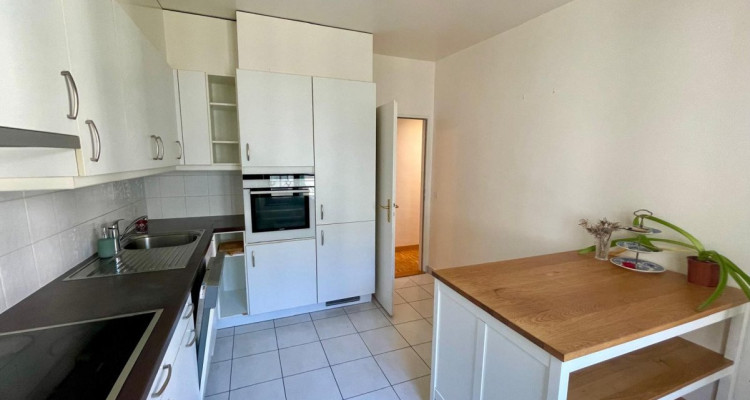 A louer: Bel attique de 2 chambres à coucher aux Eaux-Vives image 7