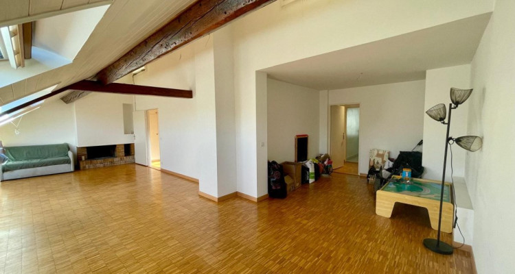 A louer: Bel attique de 2 chambres à coucher aux Eaux-Vives image 5