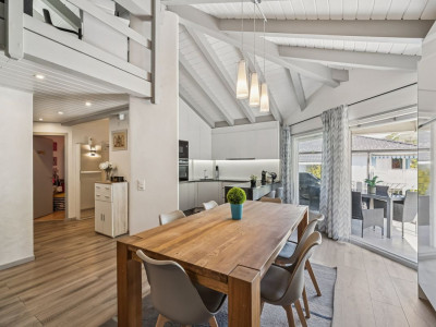 Attique rénové avec extérieur privé à Chalais image 1