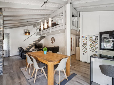 Attique rénové avec extérieur privé à Chalais image 4