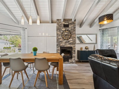 Attique rénové avec extérieur privé à Chalais image 5