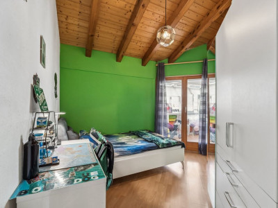 Attique rénové avec extérieur privé à Chalais image 8