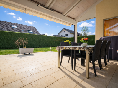 Superbe maison individuelle lumineuse avec jardin arboré, jacuzzi et double garage image 2