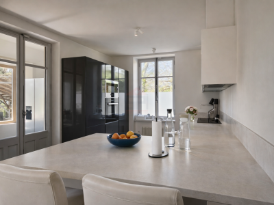 Propriété de caractère rénovée avec élégance dans un cadre exclusif image 6