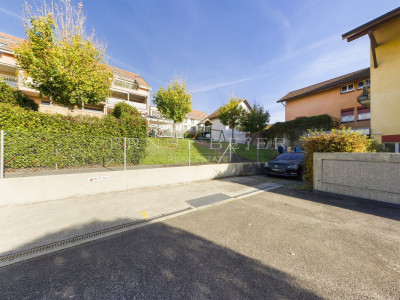 Arcade commerciale avec vitrines image 13