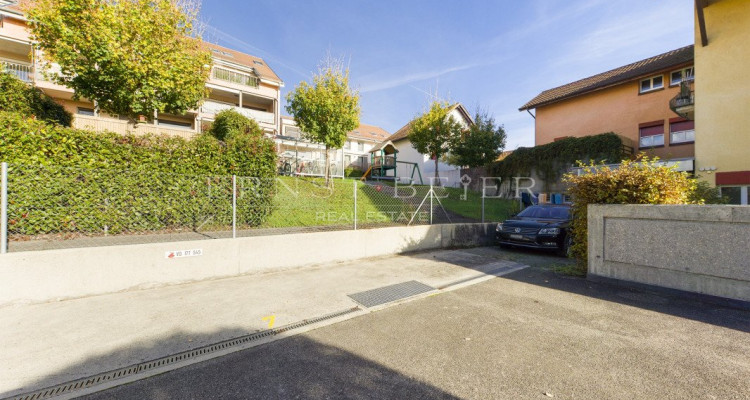 Arcade commerciale avec vitrines image 13