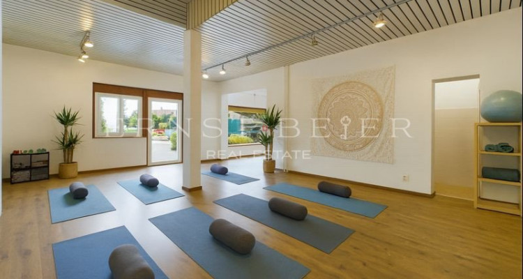 Arcade commerciale avec vitrines image 1