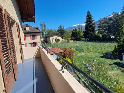 Charmant 3.5 pièces d’env. 62m2 lumineux avec balcons et jardin à Ardon image 5