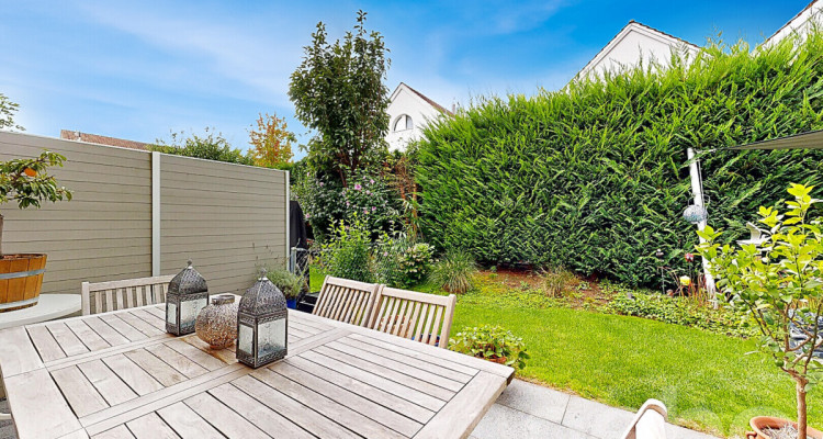 Geräumiges 5-Zimmer Doppeleinfamilienhaus mit pflegeleichtem Garten image 2