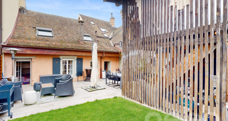 Maison villageoise avec terrasse et séjour cathédrale - Corsier image 2