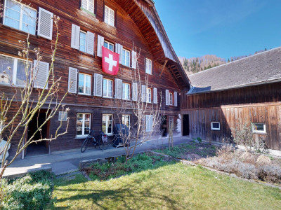Bauernhaus mit Wohnungen und Gewerbefläche in Bigenthal image 2