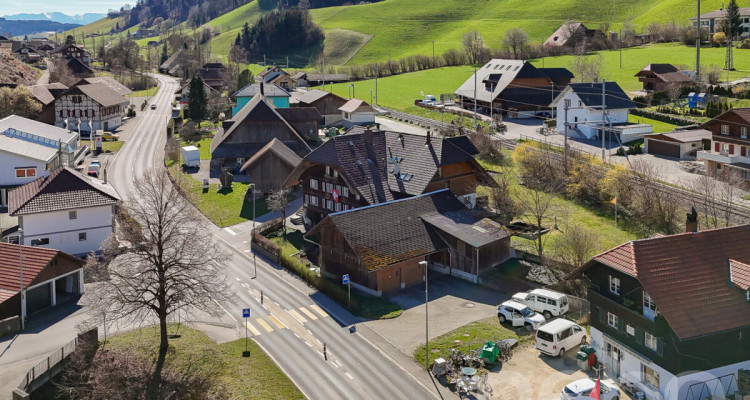 Bauernhaus mit Wohnungen und Gewerbefläche in Bigenthal image 5