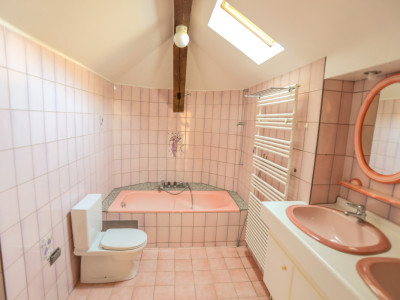 Maison de 2 appartements 3,5 pièces + 1 studio, Grand potentiel ! image 10