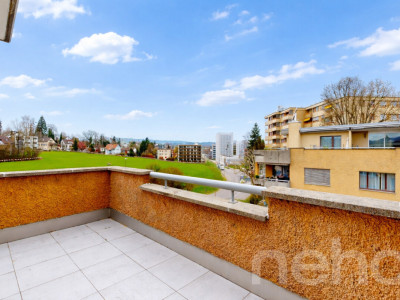 Attraktive 4.5-Zimmer-Attikawohnung mit sonnenverwöhnter Terrasse image 2