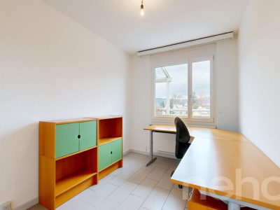 Attraktive 4.5-Zimmer-Attikawohnung mit sonnenverwöhnter Terrasse image 9