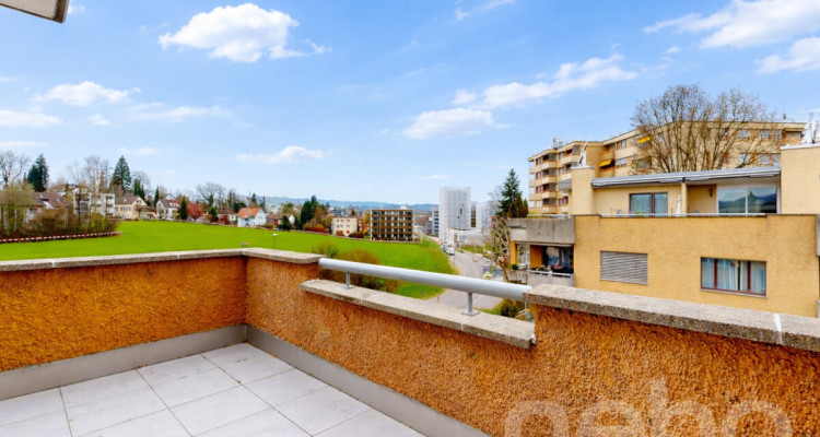 Attraktive 4.5-Zimmer-Attikawohnung mit sonnenverwöhnter Terrasse image 2