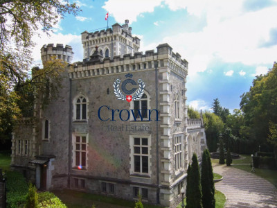 Castle life at your fingertips image 3