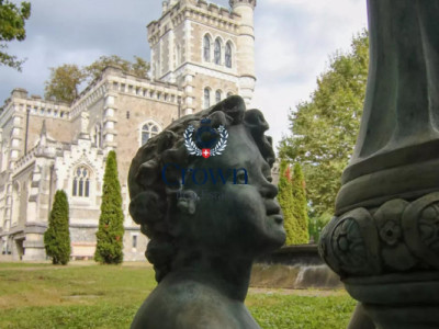 Castle life at your fingertips image 9