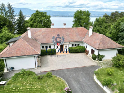 Enchanting waterfront setting image 7