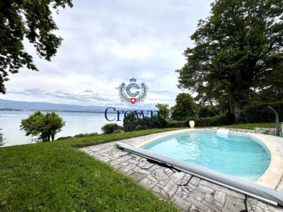 Enchanting waterfront setting image 10