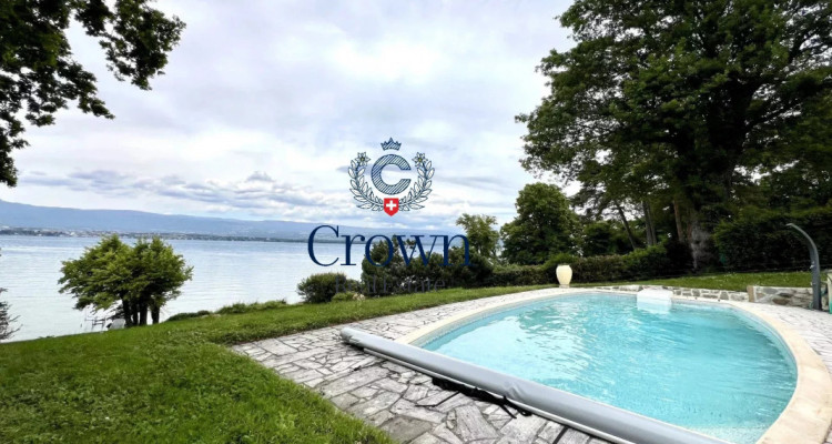 Enchanting waterfront setting image 10