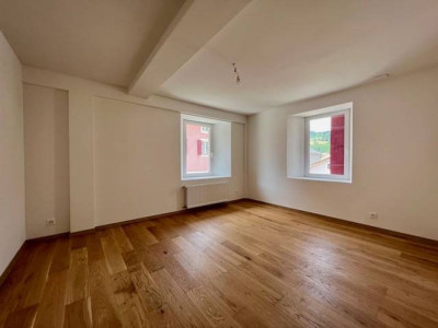 Appartement B - 2,5 pièces, avec balcon - Cadre agréable à Couvet image 3