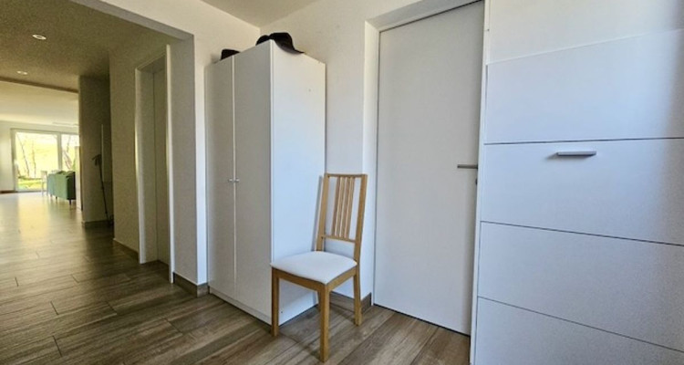  Villa  contigüe située dans un agréable quartier prisé de Fleurier image 4