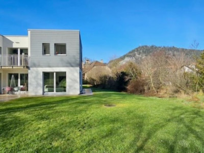  Villa mitoyenne en pignon située dans un agréable quartier prisé de Fleurier image 3