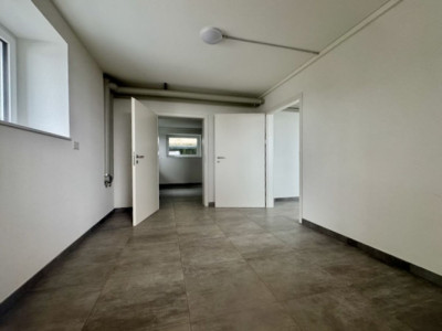  À LOUER   OU À VENDRE, local commercial avec entrée indépendante image 5