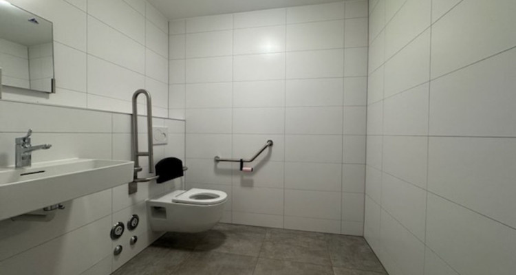  À LOUER   OU À VENDRE, local commercial avec entrée indépendante image 7