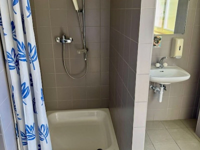 À louer - Local industriel 300 à 400 m² avec quais de chargement - Val-de-Travers image 3