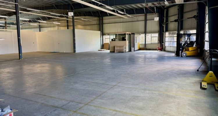 À louer - Local industriel 300 à 400 m² avec quais de chargement - Val-de-Travers image 6