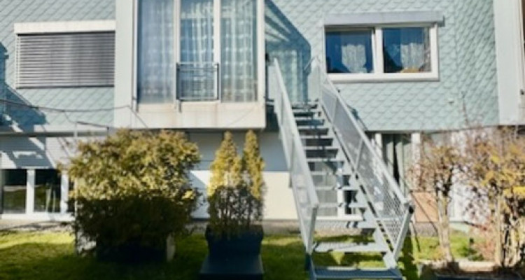 Maison mitoyenne avec deux logements, possibilités activité indépendante, location.. image 3