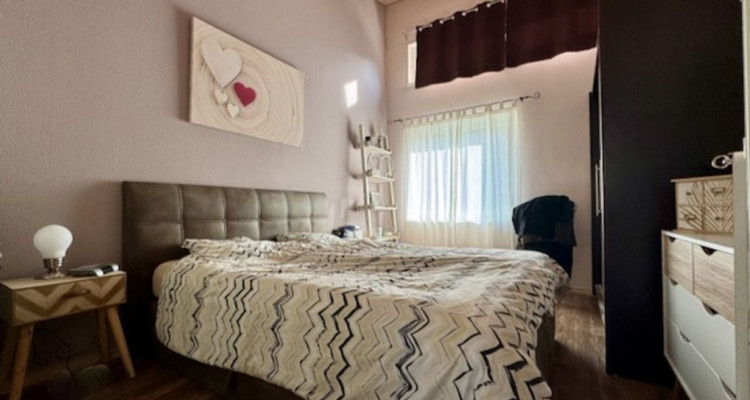 Maison mitoyenne avec deux logements, possibilités activité indépendante, location.. image 12