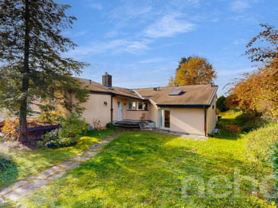 Charme intemporel et confort moderne avec vue sur le lac ! image 3