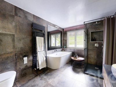 Superbe villa familiale, piscine intérieure, terrasses et vue forêt image 8