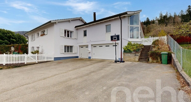 Superbe villa familiale, piscine intérieure, terrasses et vue forêt image 1