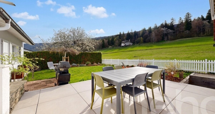 Superbe villa familiale, piscine intérieure, terrasses et vue forêt image 5