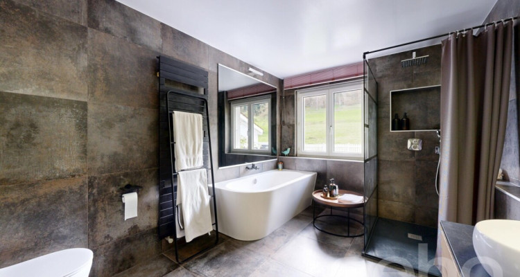 Superbe villa familiale, piscine intérieure, terrasses et vue forêt image 8