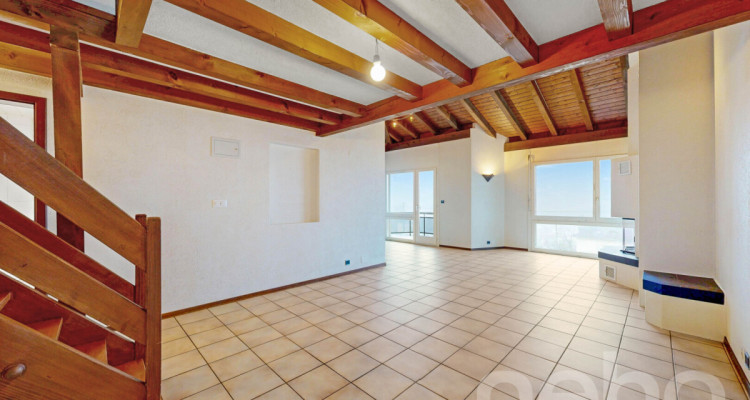 St Blaise: Superbe vue lac pour ce grand 5 pièces au dernier étage image 3