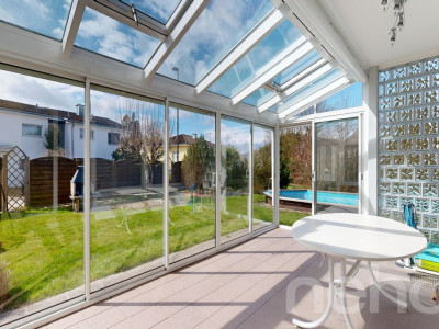 Freistehendes EFH mit grossem Garten, Aussenpool und Wintergarten image 3