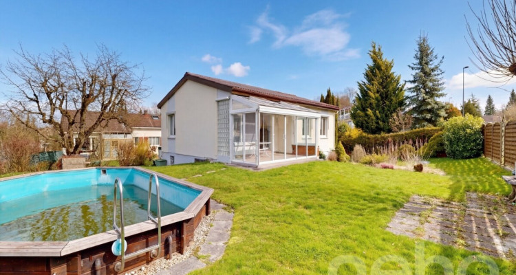 Freistehendes EFH mit grossem Garten, Aussenpool und Wintergarten image 1