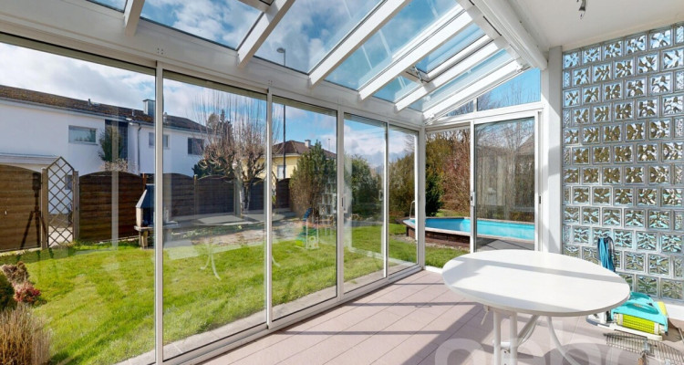 Freistehendes EFH mit grossem Garten, Aussenpool und Wintergarten image 3