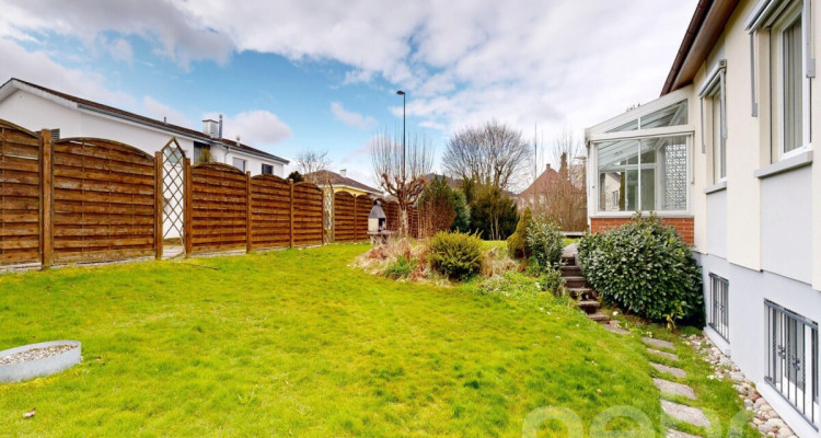 Freistehendes EFH mit grossem Garten, Aussenpool und Wintergarten image 12