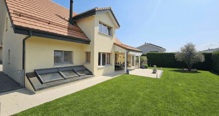 Superbe maison individuelle lumineuse avec jardin arboré, jacuzzi et double garage image 1