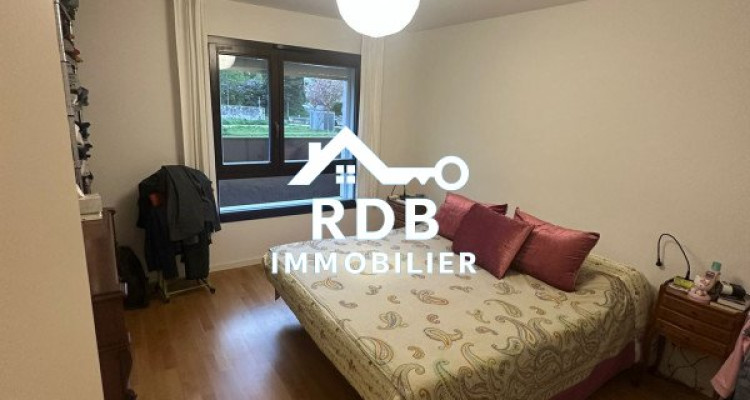 Appartement de 6 pièces au 3ème étage situé à Satigny 1242 image 4